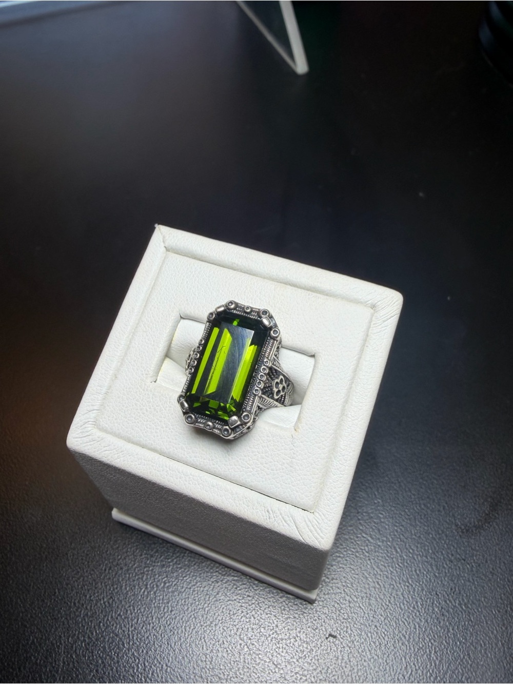 925 Sterling Silver Ring with Emerald-Green Rectangular Gemstone size 7